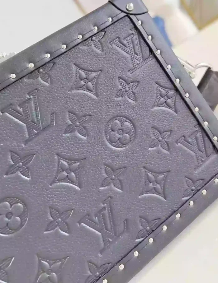 CLUTCH-BOX-BLACK-MONOGRAM-SHADOW-COWHIDE-LEATHER-M12876-LW275-6.webp