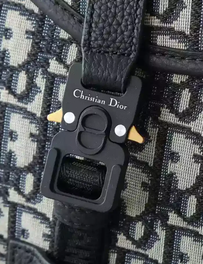 DIOR-HIT-THE-ROAD-BACKPACK-WITH-FLAP-DIO053-5.webp DIOR-HIT-THE-ROAD-BACKPACK-WITH-FLAP-DIO053-5.webp