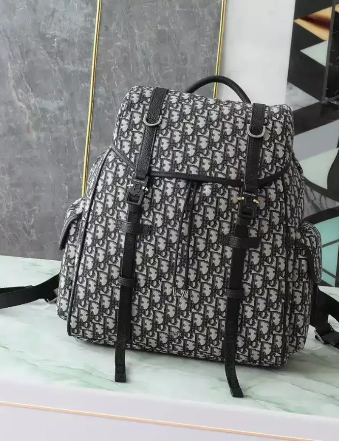 DIOR-HIT-THE-ROAD-BACKPACK-WITH-FLAP-DIO053-8.webp DIOR-HIT-THE-ROAD-BACKPACK-WITH-FLAP-DIO053-8.webp