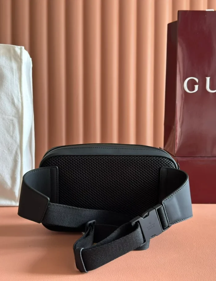 GG-BELT-BAG-BLACK-RUBBER-EFFECT-LEATHER-BG134-10.webp