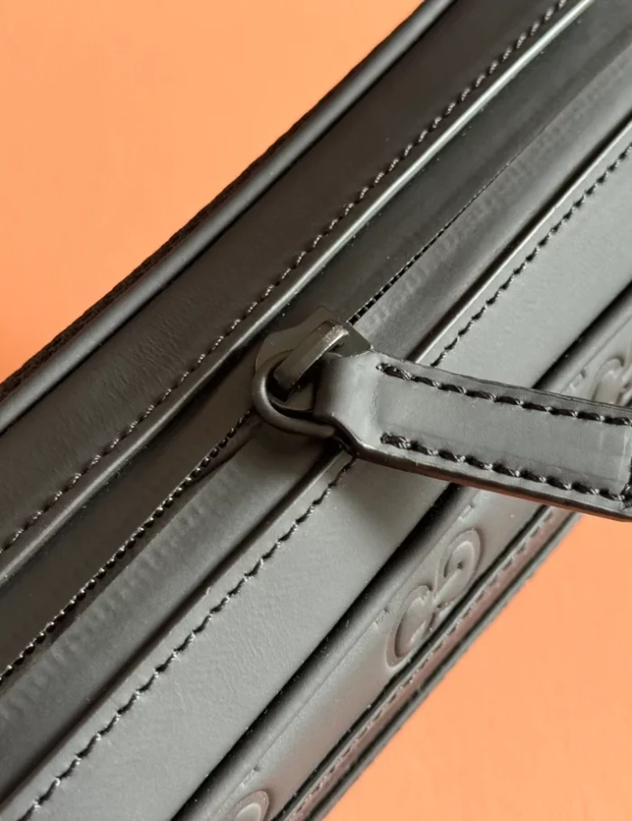 GG-BELT-BAG-BLACK-RUBBER-EFFECT-LEATHER-BG134-2.webp