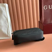 GG-BELT-BAG-BLACK-RUBBER-EFFECT-LEATHER-BG134-3.webp