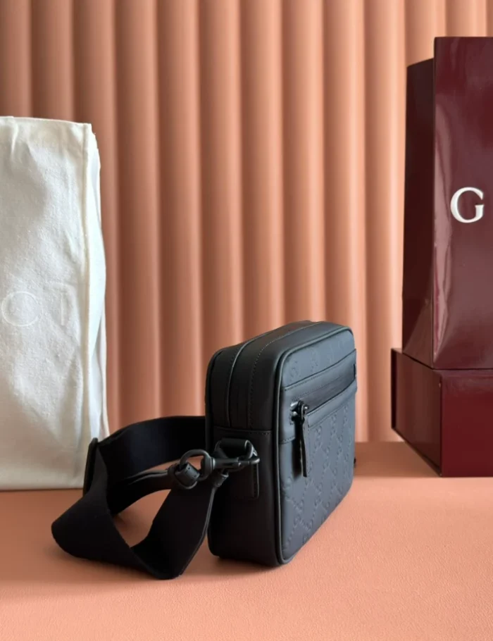 GG-CROSSBODY-BAG-BLACK-RUBBER-EFFECT-MEN-BG133-10.webp