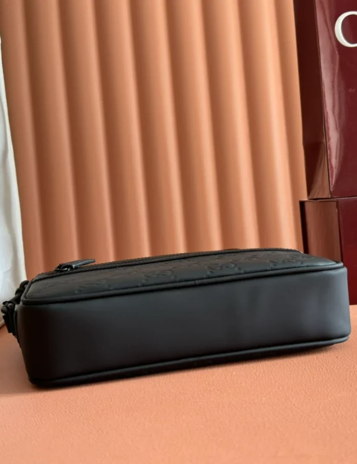 GG-CROSSBODY-BAG-BLACK-RUBBER-EFFECT-MEN-BG133-2.webp