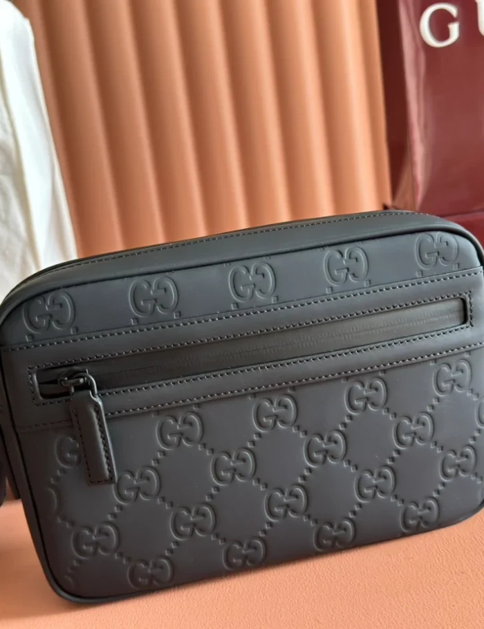 GG-CROSSBODY-BAG-BLACK-RUBBER-EFFECT-MEN-BG133-3.webp
