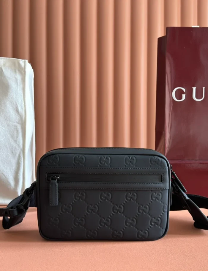 GG-CROSSBODY-BAG-BLACK-RUBBER-EFFECT-MEN-BG133-5.webp