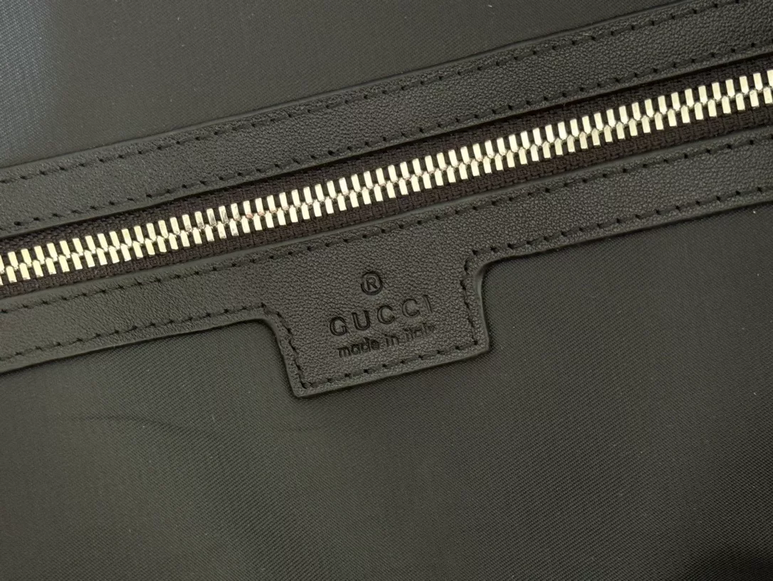 GUCCI-GG-CANVAS-MEDIUM-DUFFLE-BAG-BG144-3.webp GUCCI-GG-CANVAS-MEDIUM-DUFFLE-BAG-BG144-3.webp