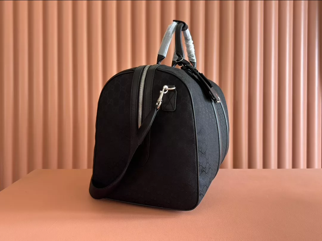 GUCCI-GG-CANVAS-MEDIUM-DUFFLE-BAG-BG144-9.webp GUCCI-GG-CANVAS-MEDIUM-DUFFLE-BAG-BG144-9.webp