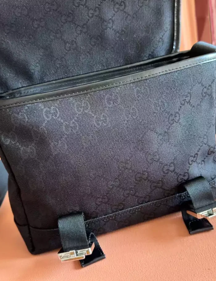 GUCCI-GG-MESSENGER-BAG-IN-BLACK-BG147-2.webp