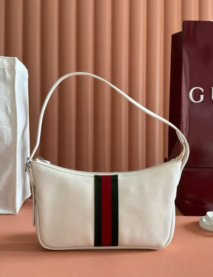 GUCCI-LUNETTA-SMALL-CROSSBODY-BAG-BG149-1-1.webp