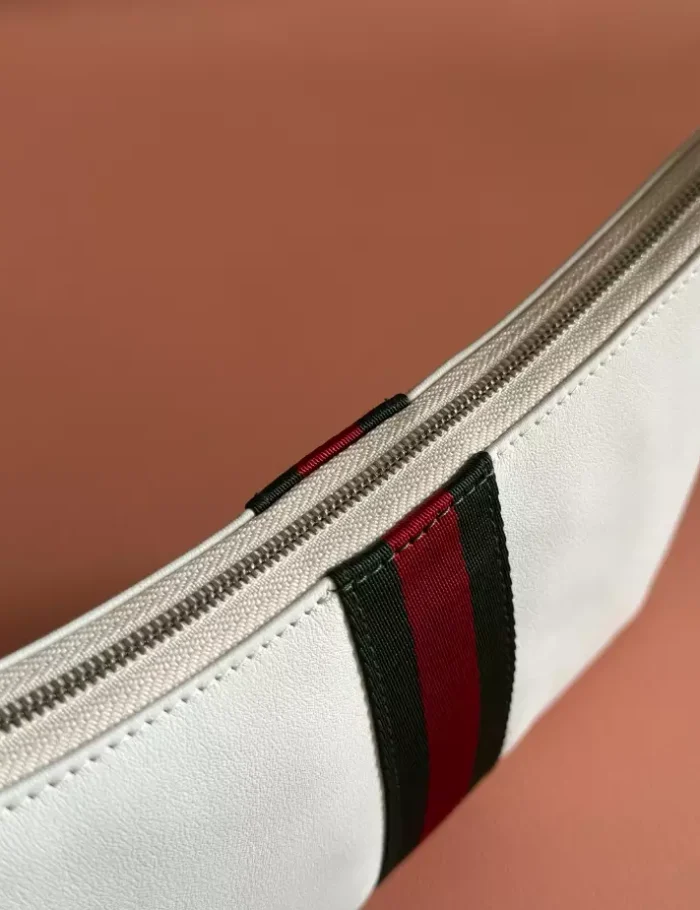 GUCCI-LUNETTA-SMALL-CROSSBODY-BAG-BG149-2.webp
