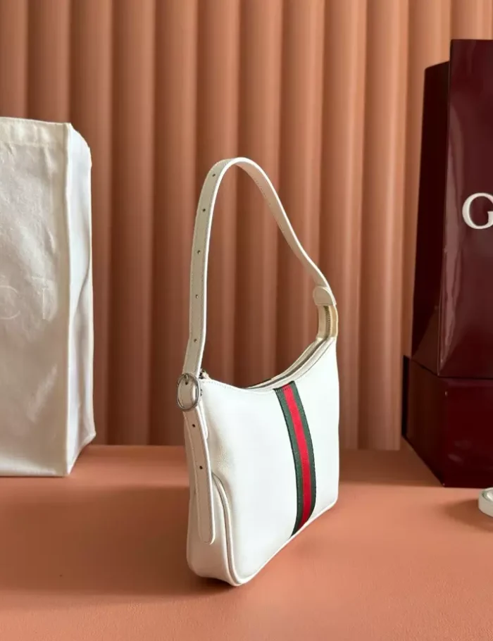 GUCCI-LUNETTA-SMALL-CROSSBODY-BAG-BG149-3.webp