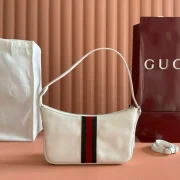GUCCI-LUNETTA-SMALL-CROSSBODY-BAG-BG149-4.webp