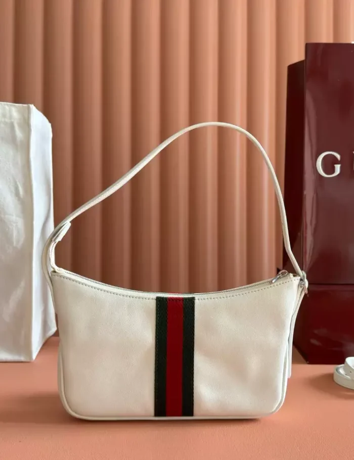 GUCCI-LUNETTA-SMALL-CROSSBODY-BAG-BG149-4.webp