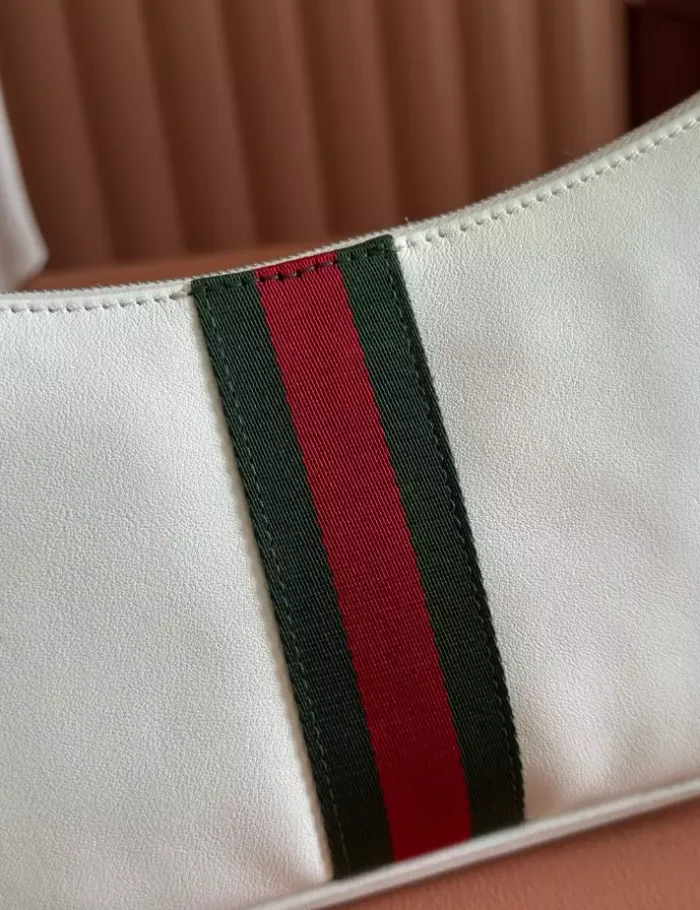 GUCCI-LUNETTA-SMALL-CROSSBODY-BAG-BG149-6.webp