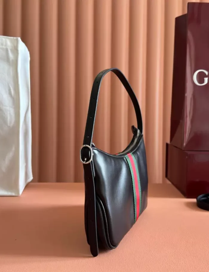 GUCCI-LUNETTA-SMALL-CROSSBODY-BAG-BG150-3.webp