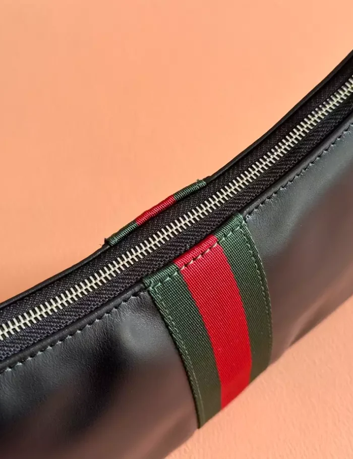GUCCI-LUNETTA-SMALL-CROSSBODY-BAG-BG150-7.webp