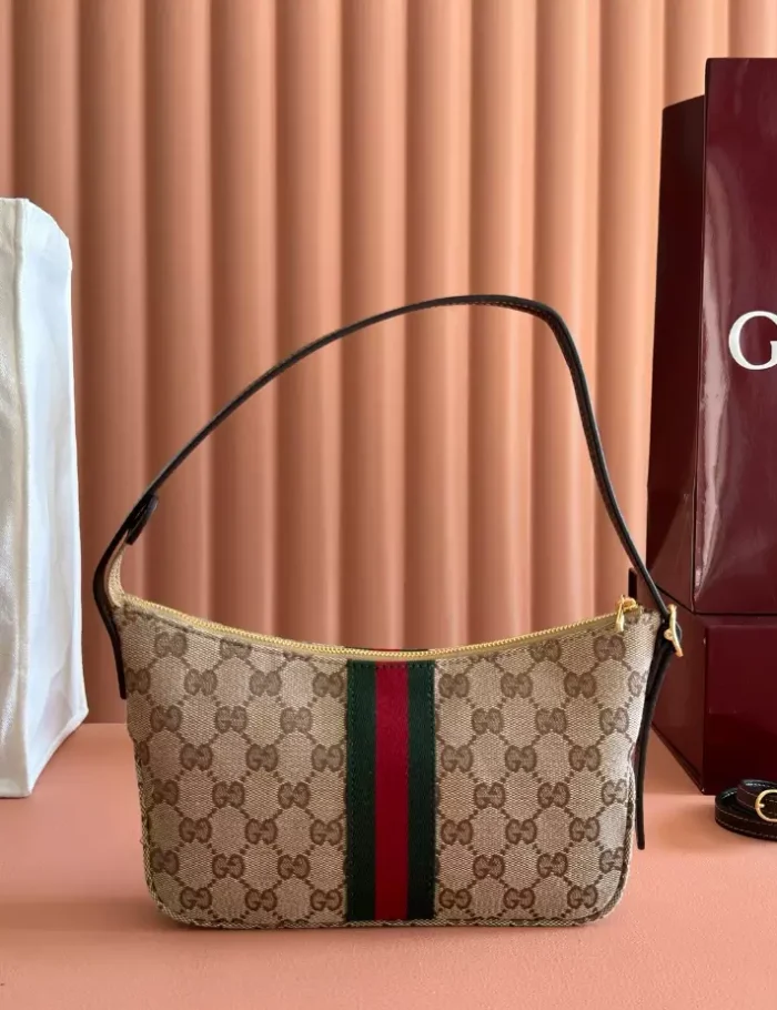 GUCCI-LUNETTA-SMALL-CROSSBODY-BAG-BG151-1-1.webp