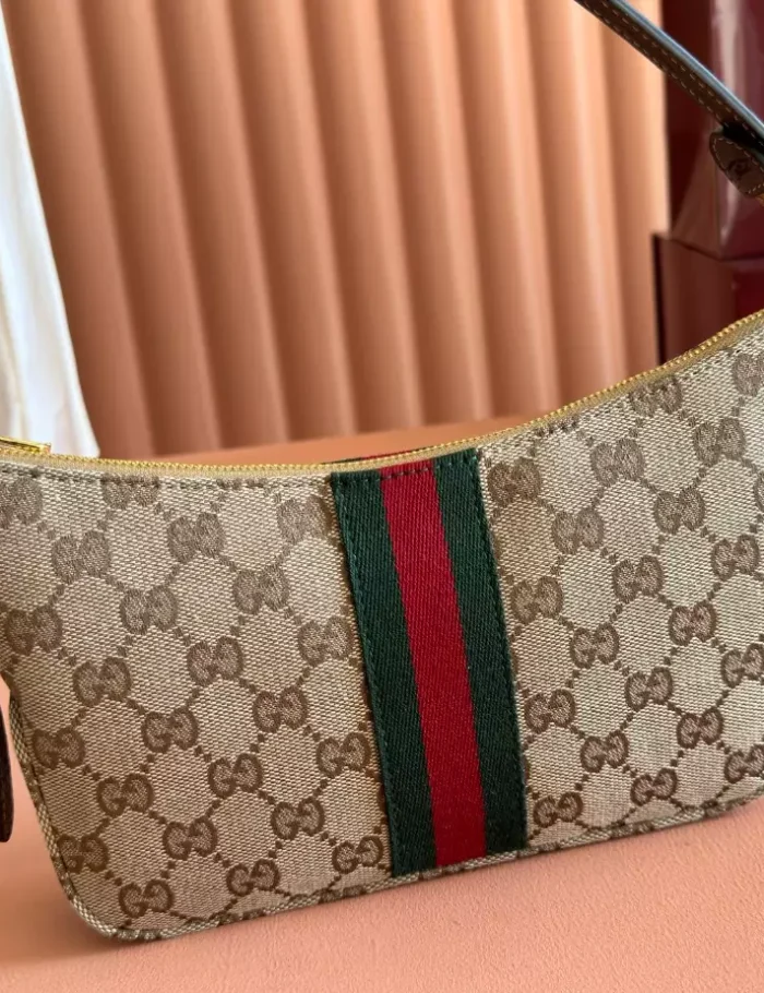 GUCCI-LUNETTA-SMALL-CROSSBODY-BAG-BG151-2.webp