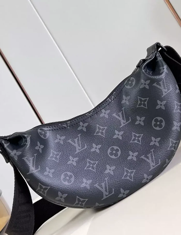 HAMAC-BAG-PM-BLACK-MONOGRAM-ECLIPSE-CANVAS-M47158-LW446-4.webp