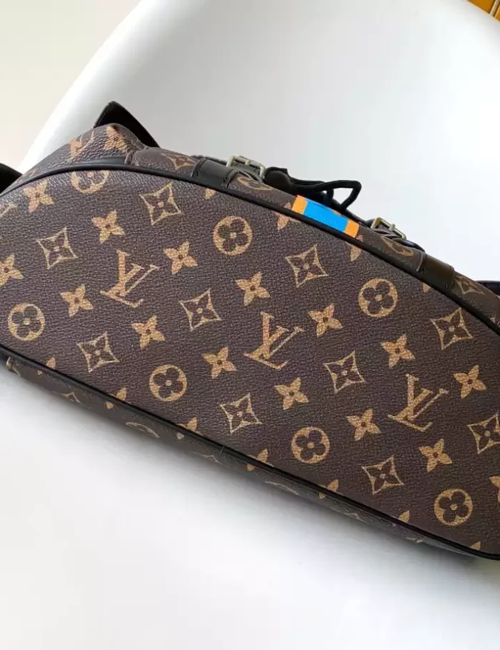 LOUIS-VUITTON-CHRISTOPHER-MM-MON-MONOGRAM-LW475-4.webp