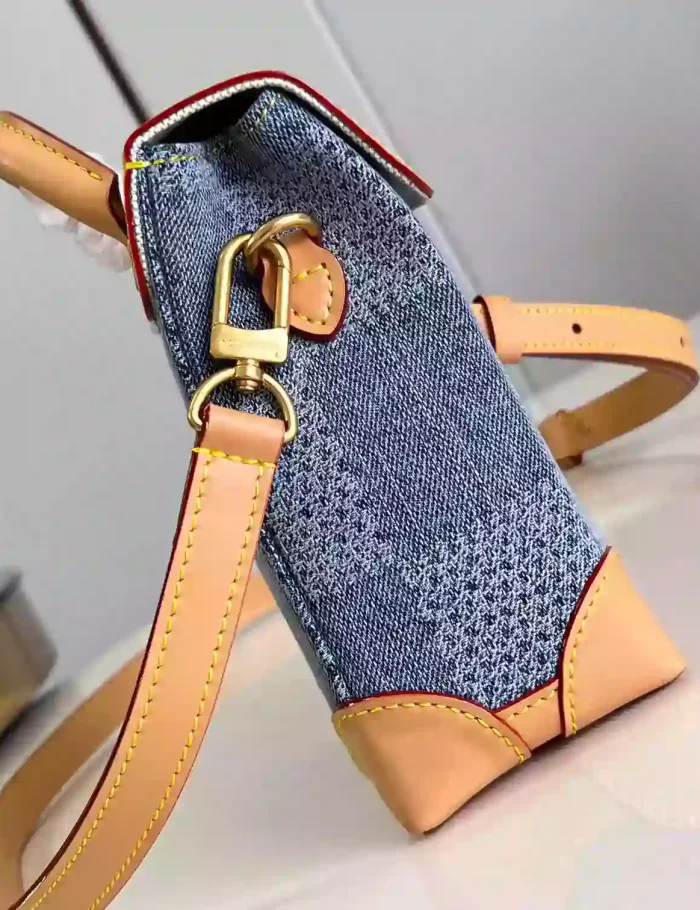 NANO-STEAMER-BLUE-DAMIER-DENIM-3D-N40751-LW443-3.webp