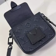 PICO-S-LOCK-BLACK-TAURILLON-MONOGRAM-M83148-LW447-2.webp