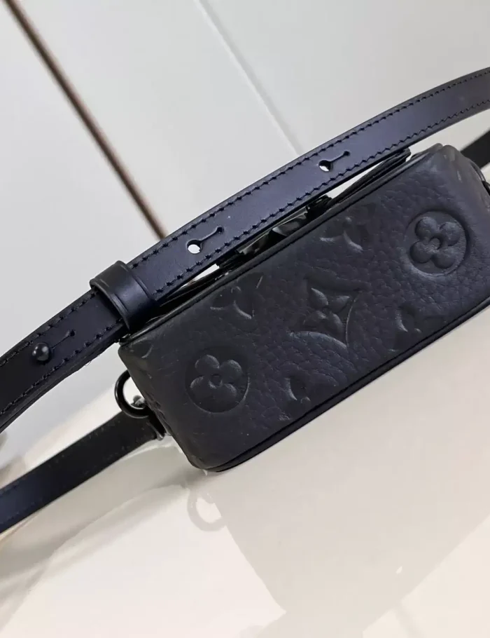 PICO-S-LOCK-BLACK-TAURILLON-MONOGRAM-M83148-LW447-3.webp