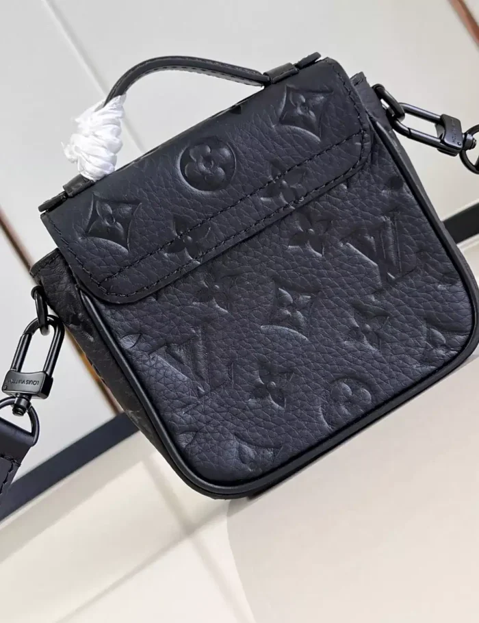 PICO-S-LOCK-BLACK-TAURILLON-MONOGRAM-M83148-LW447-5.webp
