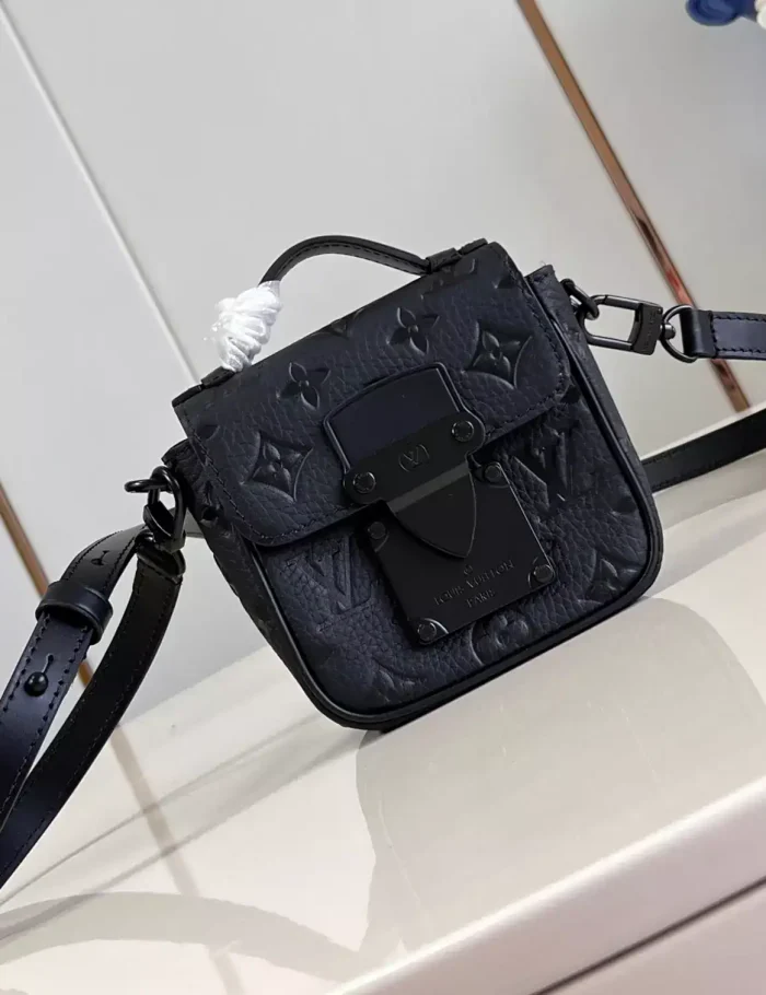 PICO-S-LOCK-BLACK-TAURILLON-MONOGRAM-M83148-LW447-7.webp