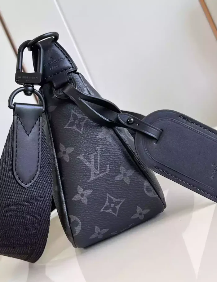 POCHETTE-ACCESSOIRE-XL-BLACK-MONOGRAM-ECLIPSE-CANVAS-M11741-LW445-2.webp