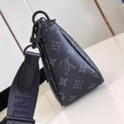 POCHETTE-ACCESSOIRE-XL-BLACK-MONOGRAM-ECLIPSE-CANVAS-M11741-LW445-3.webp