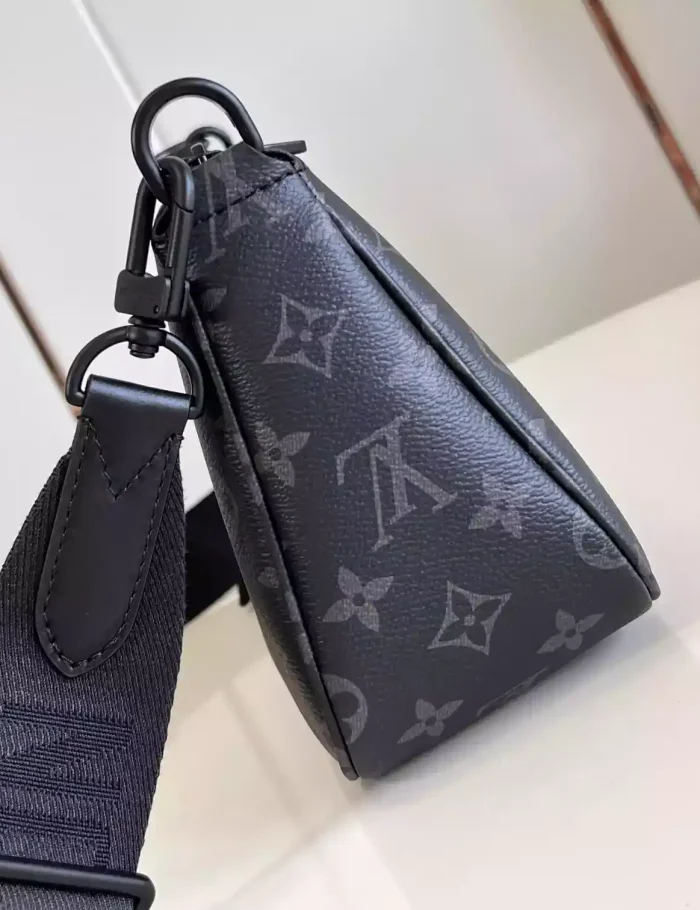POCHETTE-ACCESSOIRE-XL-BLACK-MONOGRAM-ECLIPSE-CANVAS-M11741-LW445-3.webp