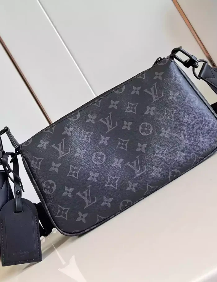 POCHETTE-ACCESSOIRE-XL-BLACK-MONOGRAM-ECLIPSE-CANVAS-M11741-LW445-7.webp