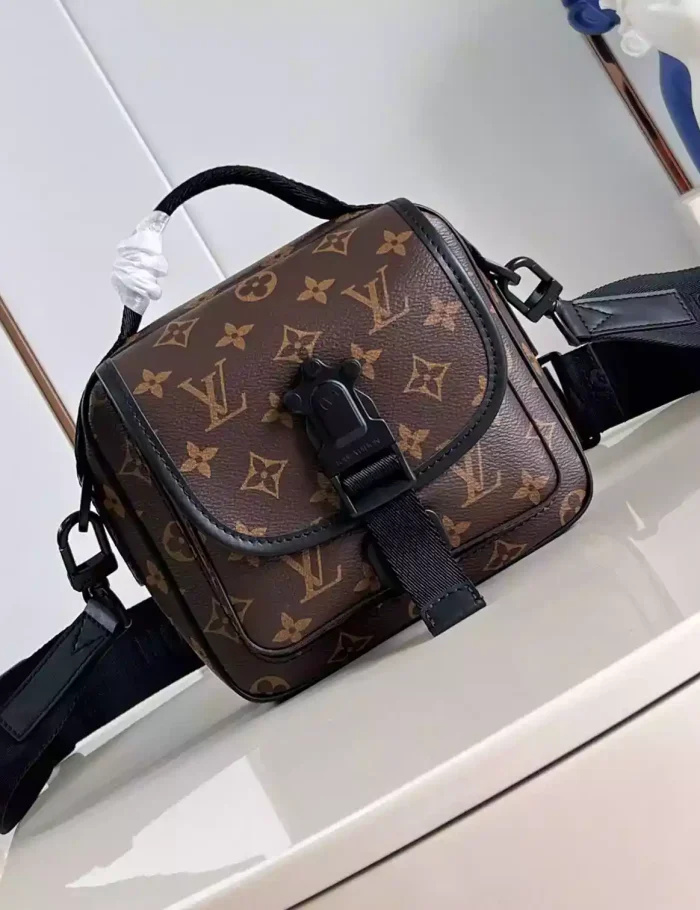 QUEST-MESSENGER-BAG-MONOGRAM-MACASSAR-COATED-CANVAS-M46973-LW449-6.webp