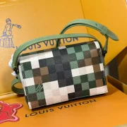 Steamer-Wearable-Wallet-Green-Damoflage-Coated-Canvas-M83172-LW233-10.webp