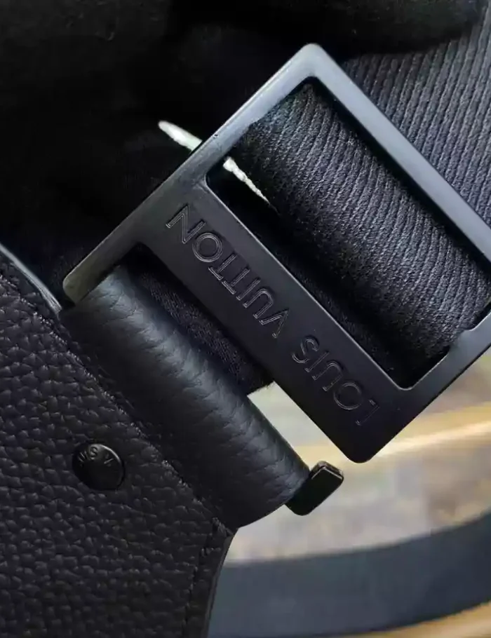 Takeoff-Bumbag-Black-LV-Aerogram-M57081-LW232-4.webp
