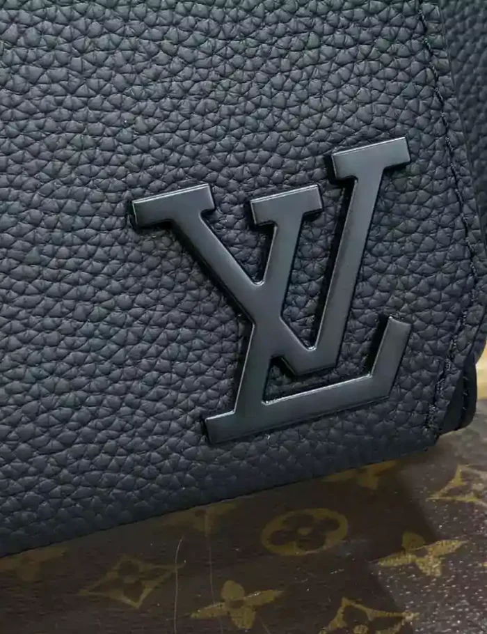 Takeoff-Bumbag-Black-LV-Aerogram-M57081-LW232-7.webp