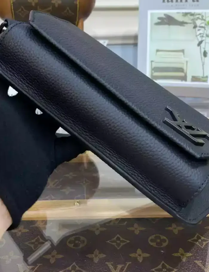 Takeoff-Bumbag-Black-LV-Aerogram-M57081-LW232-9.webp
