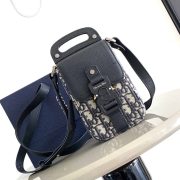 dior-saddle-vertical-pouch-with-strap-dio048-bm5kh.jpg