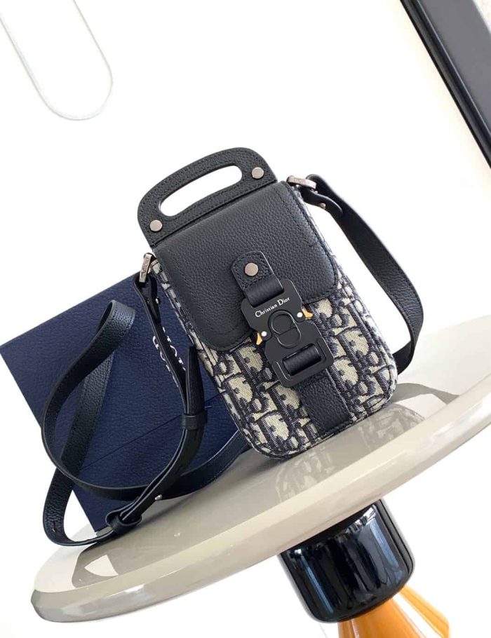 dior-saddle-vertical-pouch-with-strap-dio048-bm5kh.jpg