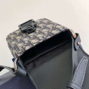dior-saddle-vertical-pouch-with-strap-dio048-mo5ee.jpg