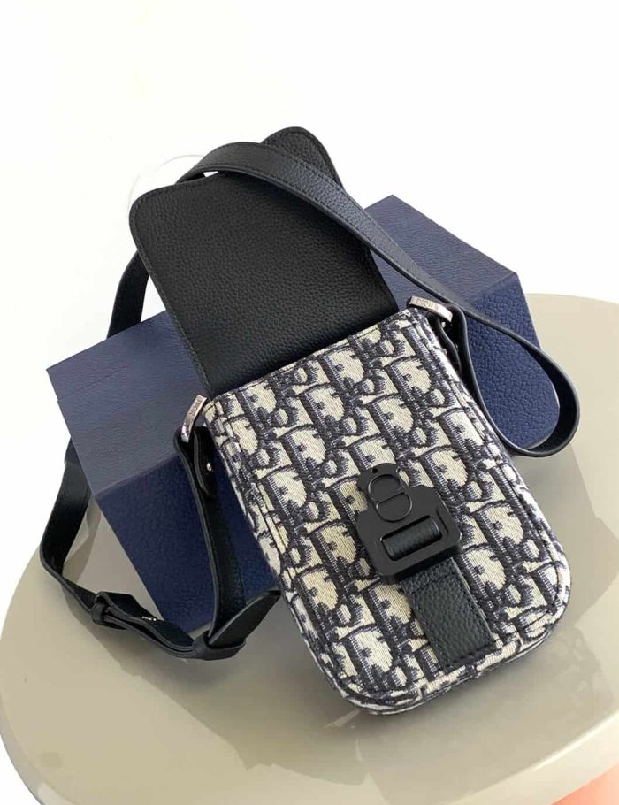 dior-saddle-vertical-pouch-with-strap-dio048-mtnxx.jpg