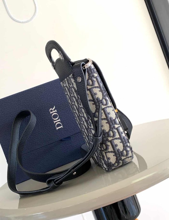 dior-saddle-vertical-pouch-with-strap-dio048-ufc2j.jpg