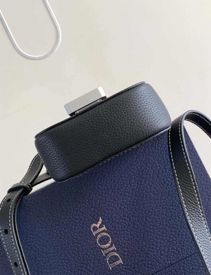 dior-saddle-vertical-pouch-with-strap-dio049-p1sou.jpg